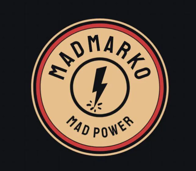 Madmarko logo — zibens aplī ar uzrakstu MAD POWER